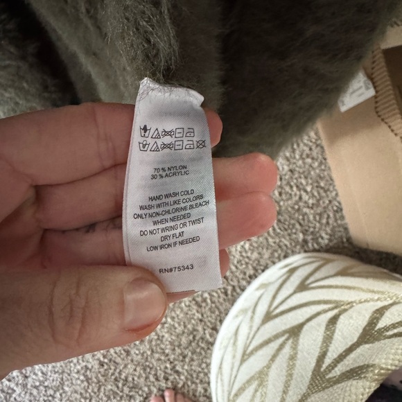 Ruby Moon open cardigan super fuzzy and soft like new with pockets size medium - Picture 5 of 5